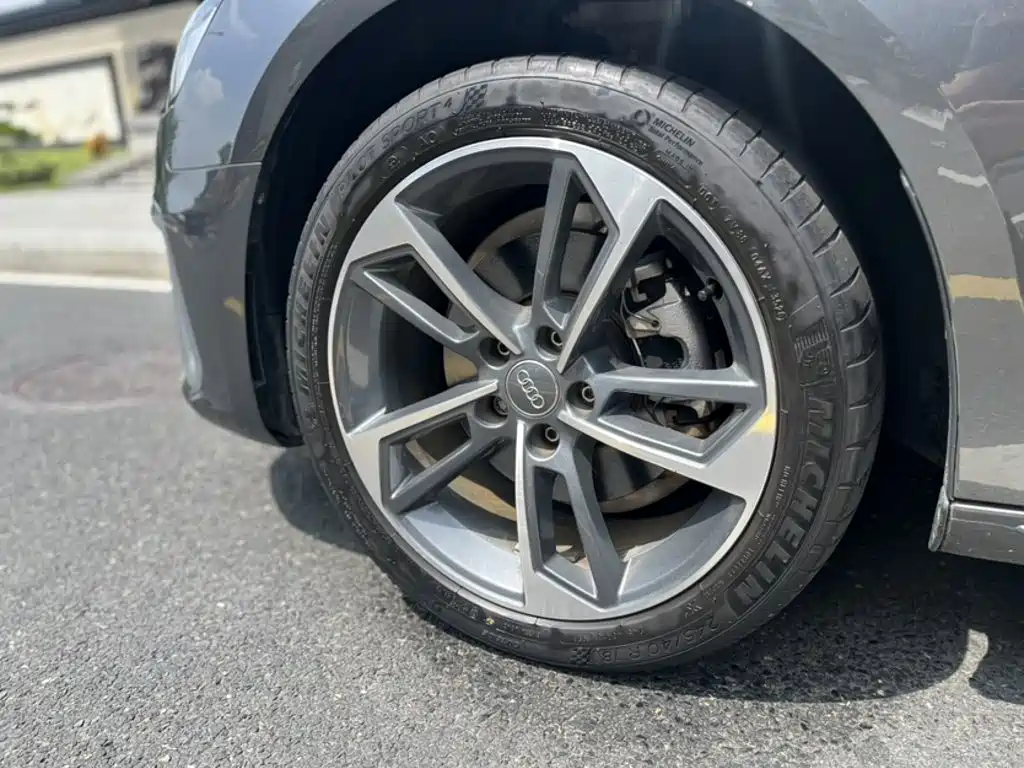 Audi A4L — миниатюра 12