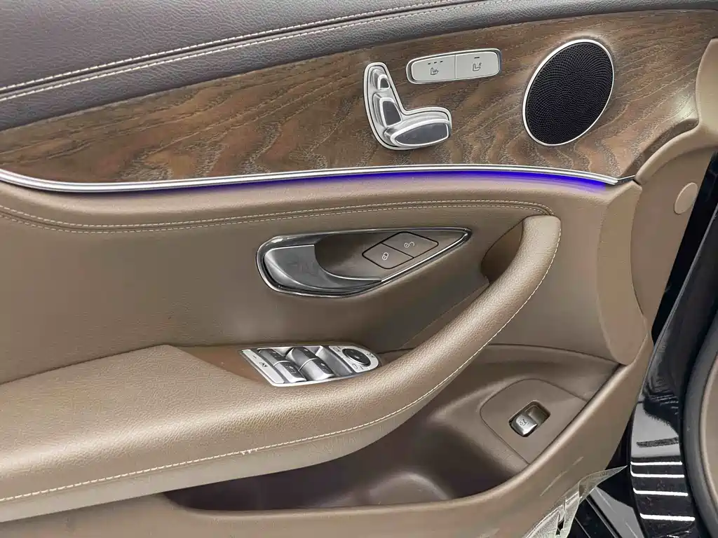 Mercedes-Benz E-Class — миниатюра 8