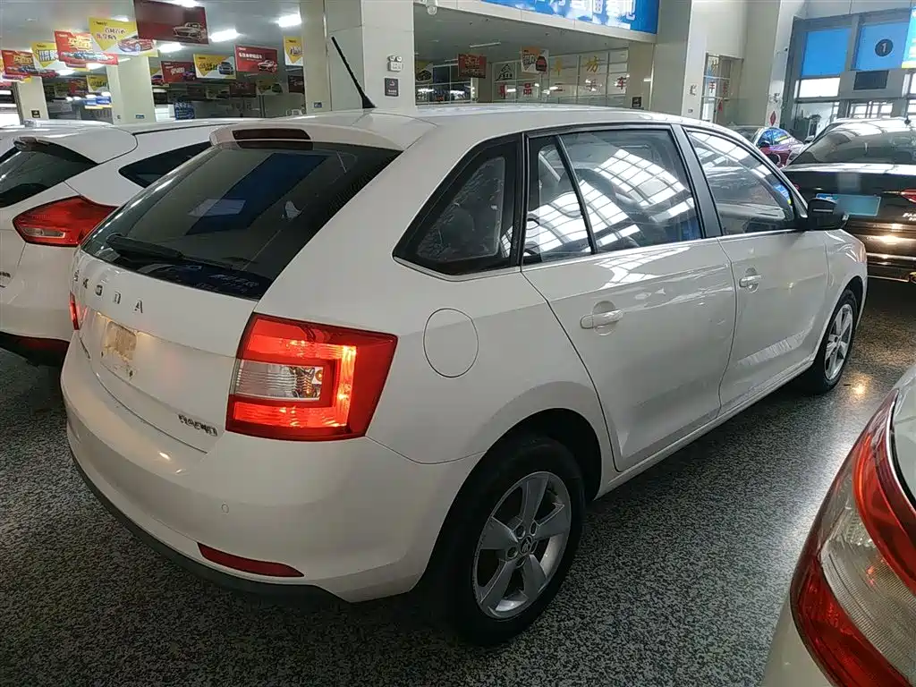 Skoda Rapid Spaceback 2019 1.5L AT Comfort V