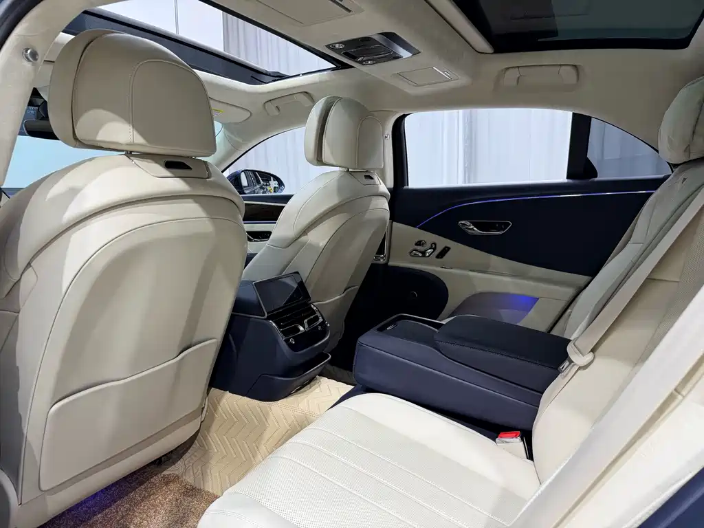 Bentley Flying Spur PHEV — миниатюра 15