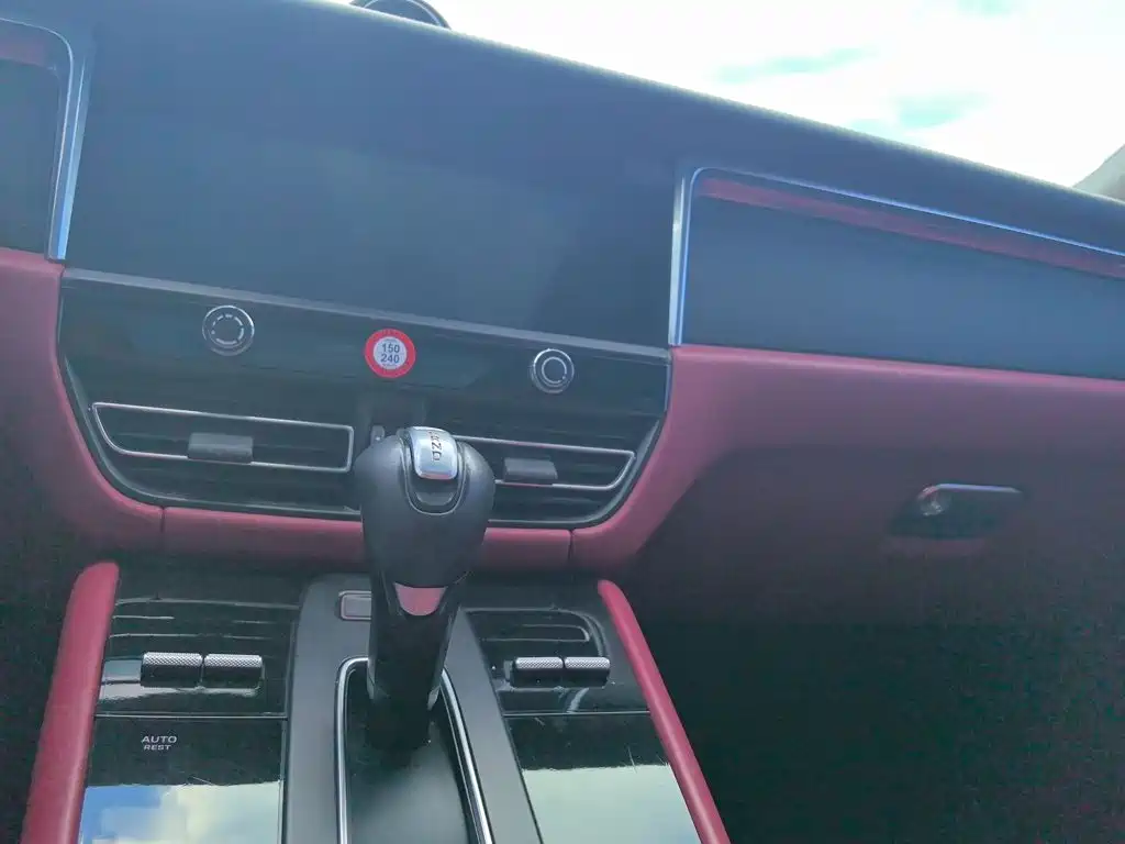 Porsche Macan — миниатюра 14
