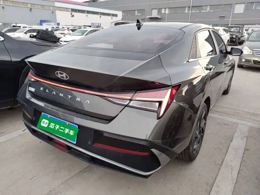Hyundai Elantra — миниатюра 7