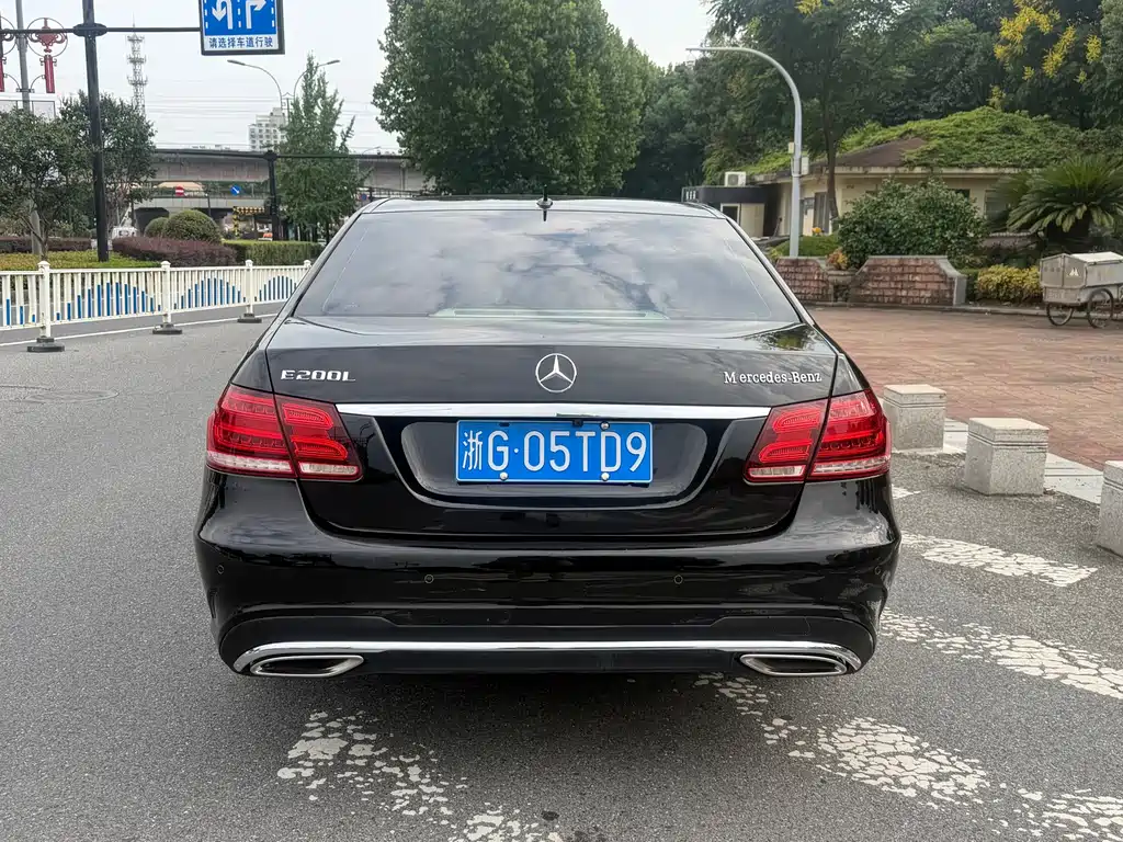 Mercedes-Benz E-Class — миниатюра 5