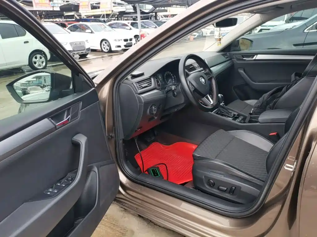 Skoda Superb — миниатюра 16