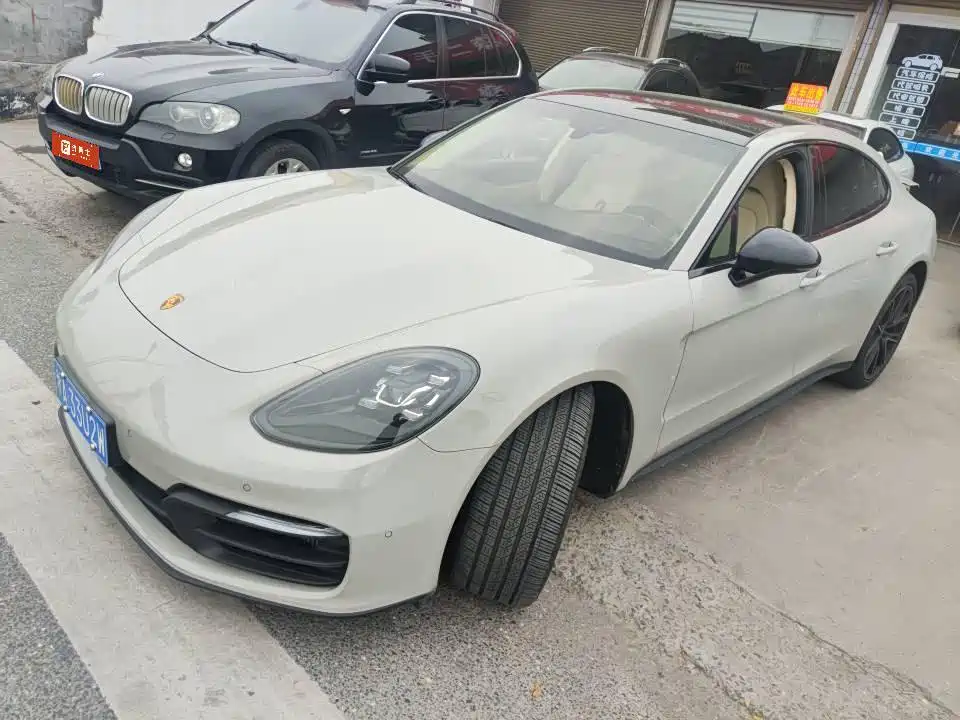 Porsche Panamera 2022