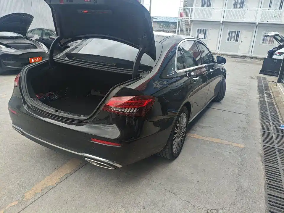 Mercedes-Benz E-Class — миниатюра 5