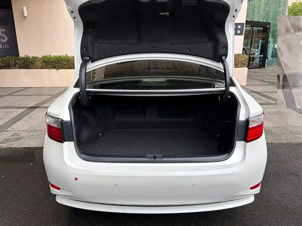 Lexus ES 2013 300h Elite