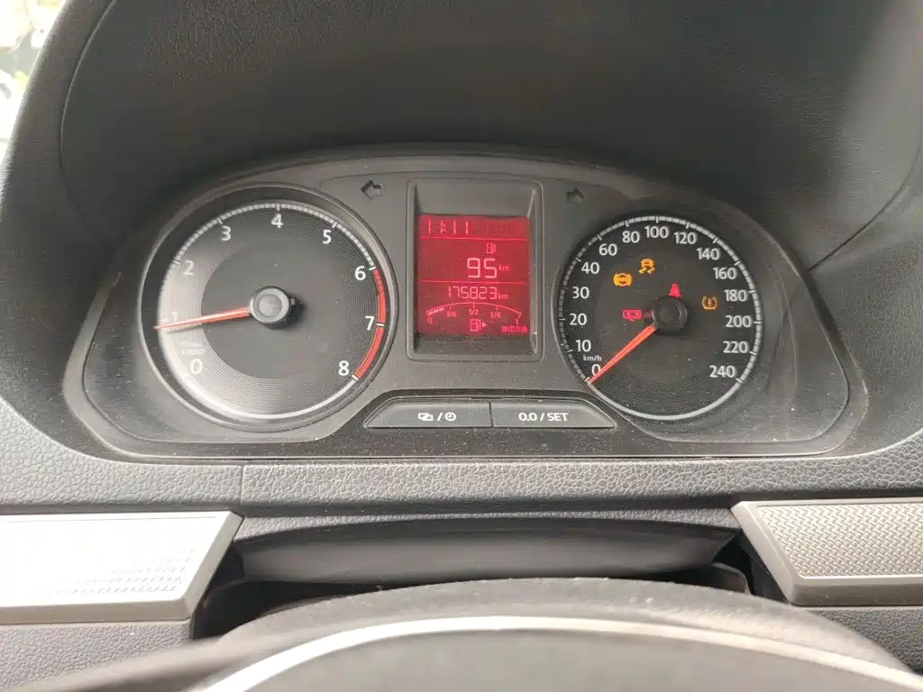 Volkswagen Jetta — миниатюра 7