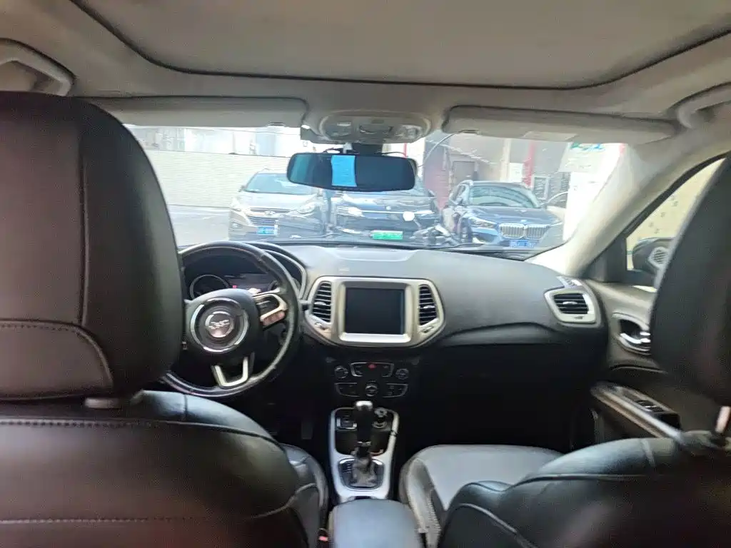Jeep Compass — миниатюра 9
