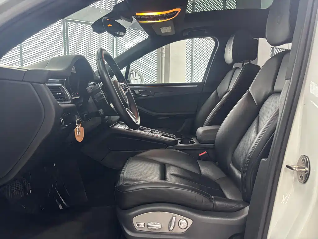 Porsche Macan — миниатюра 9
