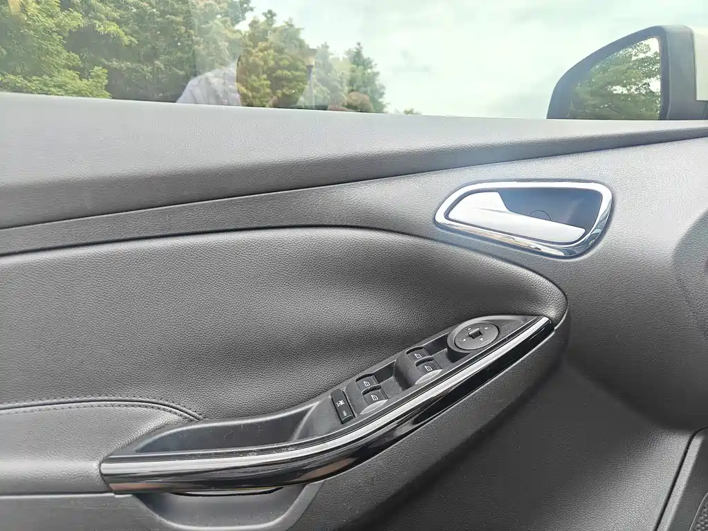 Ford Focus — миниатюра 12
