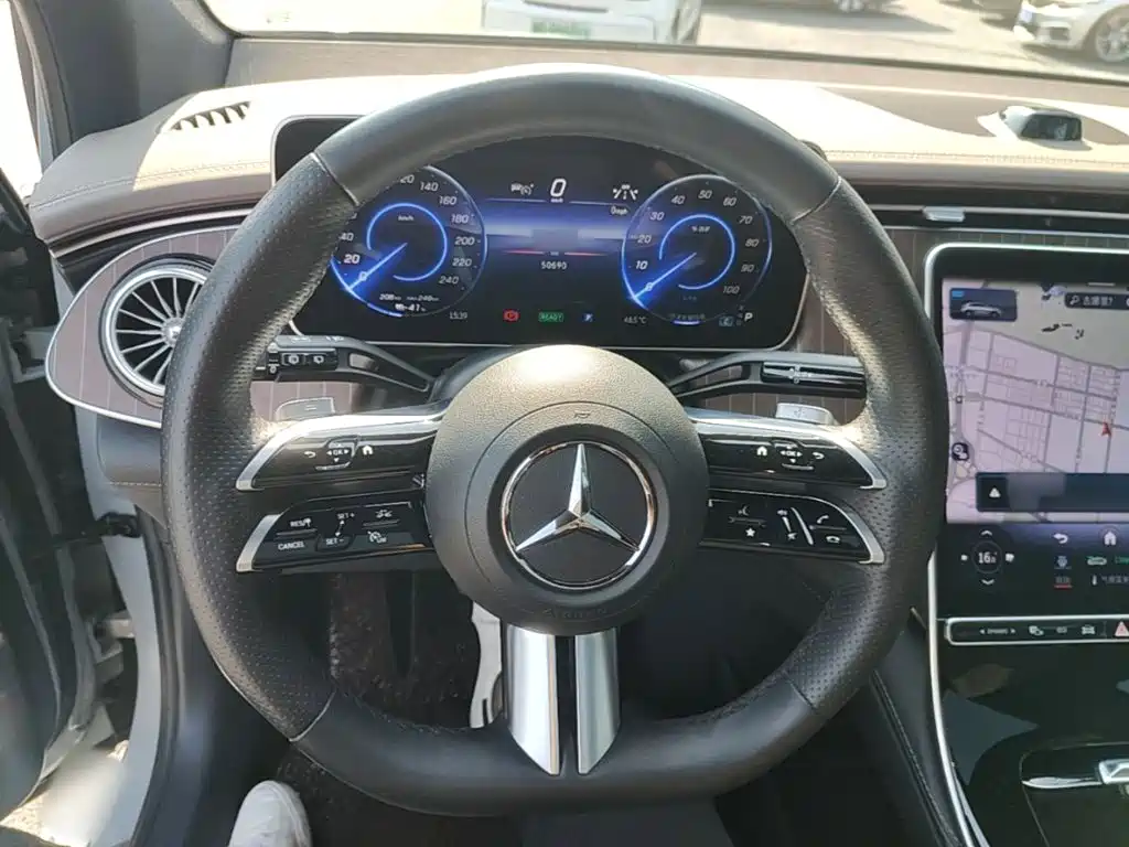 Mercedes-Benz EQE SUV — миниатюра 11