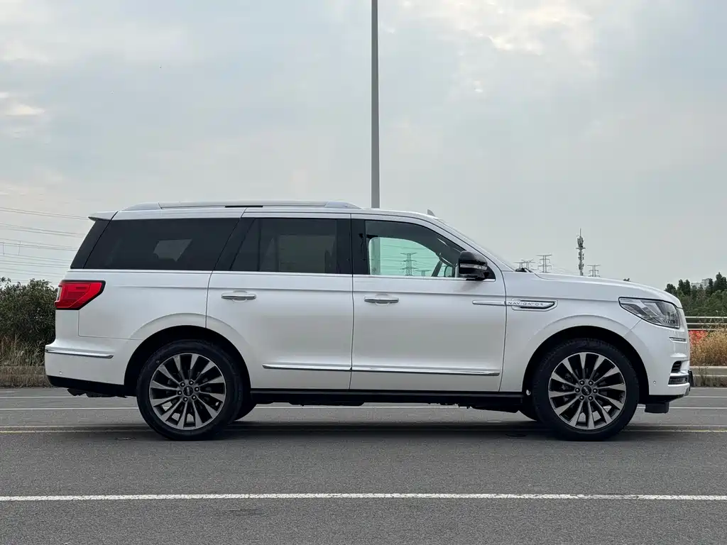 Lincoln Navigator — миниатюра 4