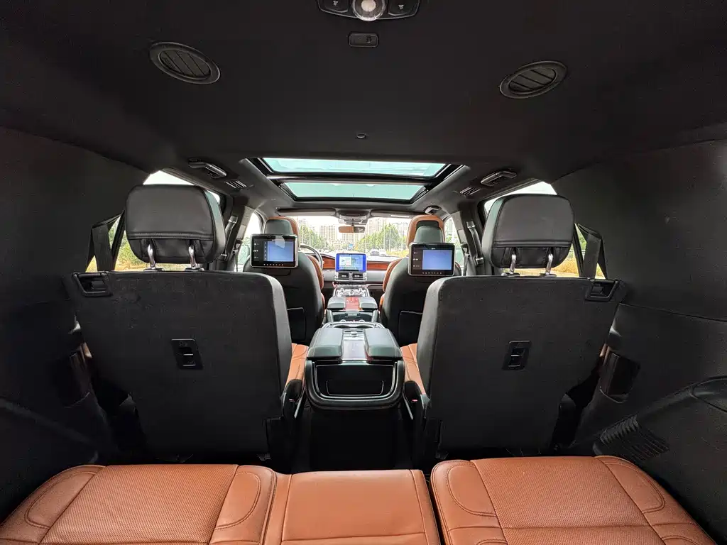 Lincoln Navigator — миниатюра 35