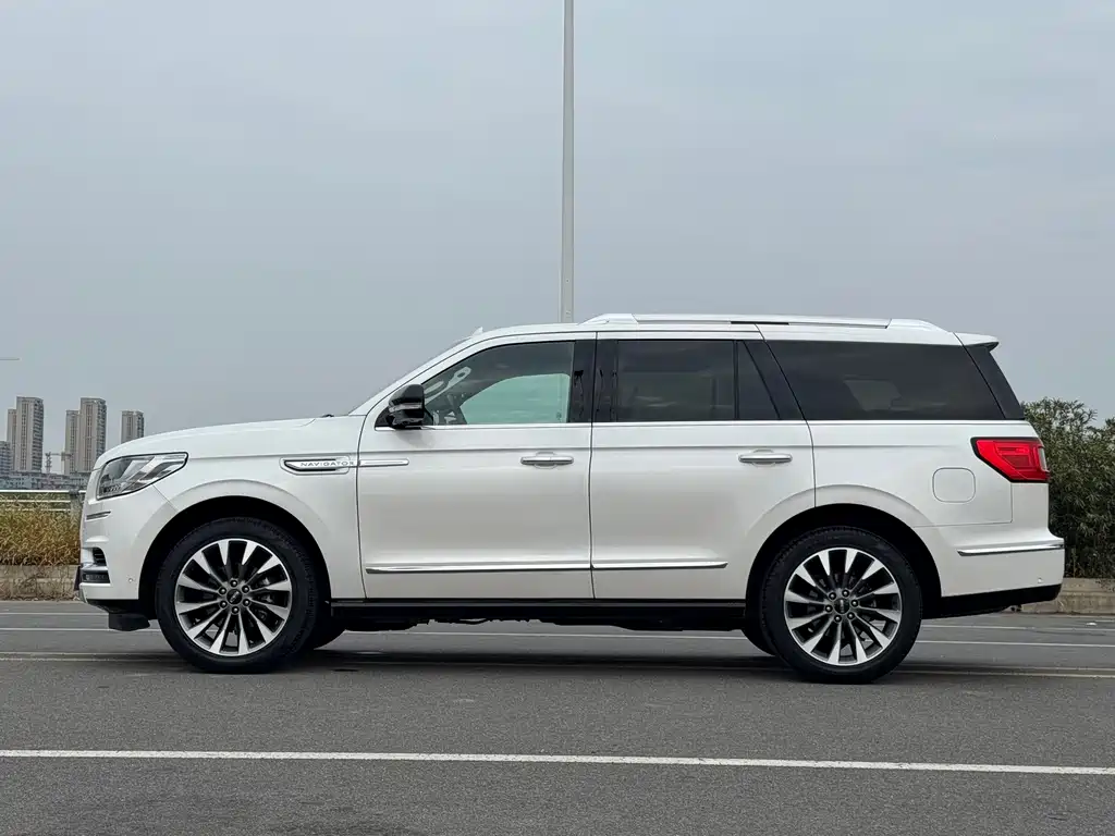 Lincoln Navigator — миниатюра 7