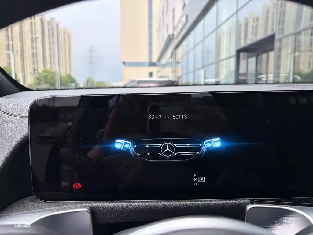 Mercedes-Benz GLB — миниатюра 11