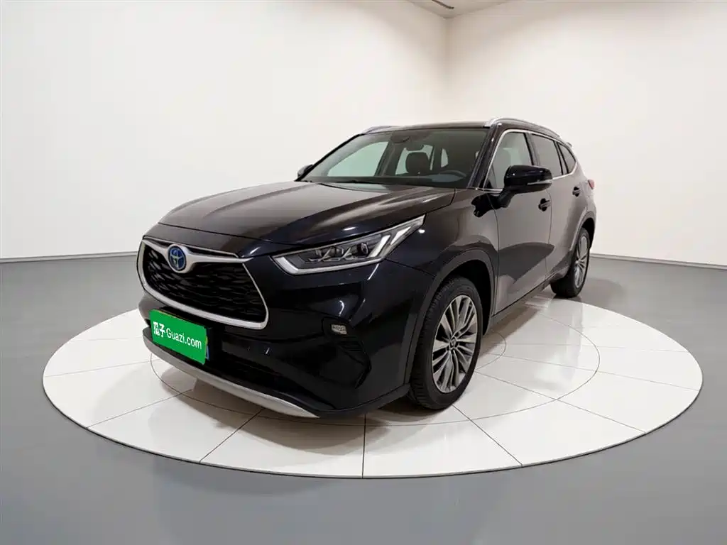 Toyota Highlander 2023 2.5L Luxury 7 мест