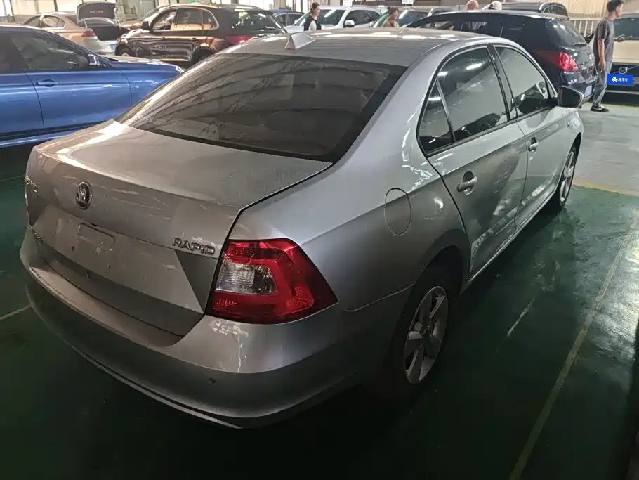 Skoda Rapid — миниатюра 3