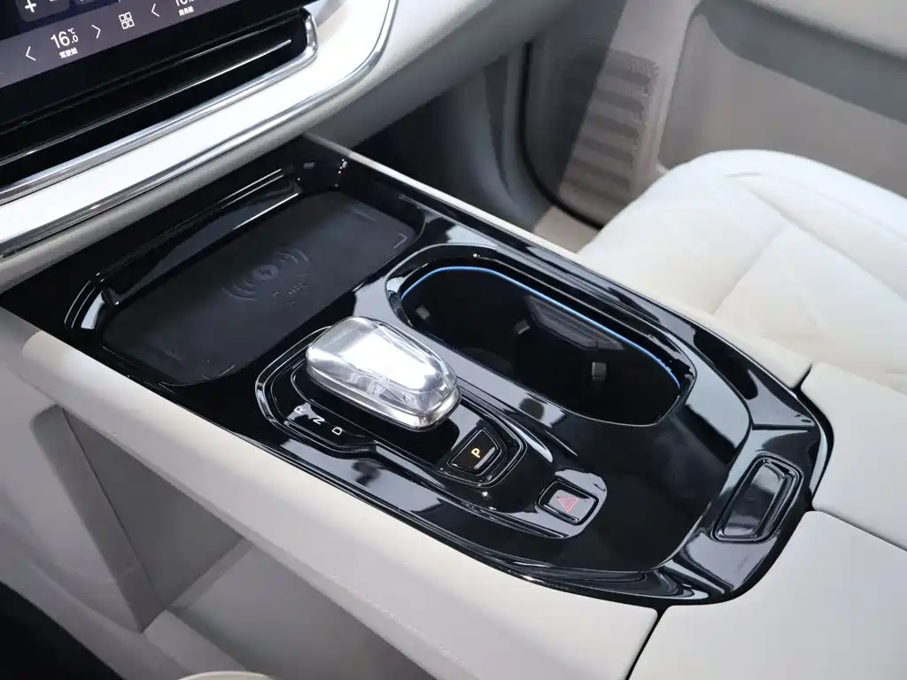 Volvo EM90 — миниатюра 12