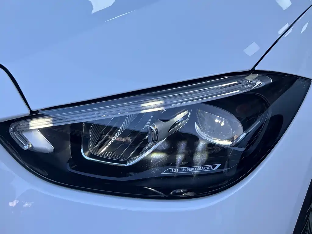 Mercedes-Benz C-Class — миниатюра 12