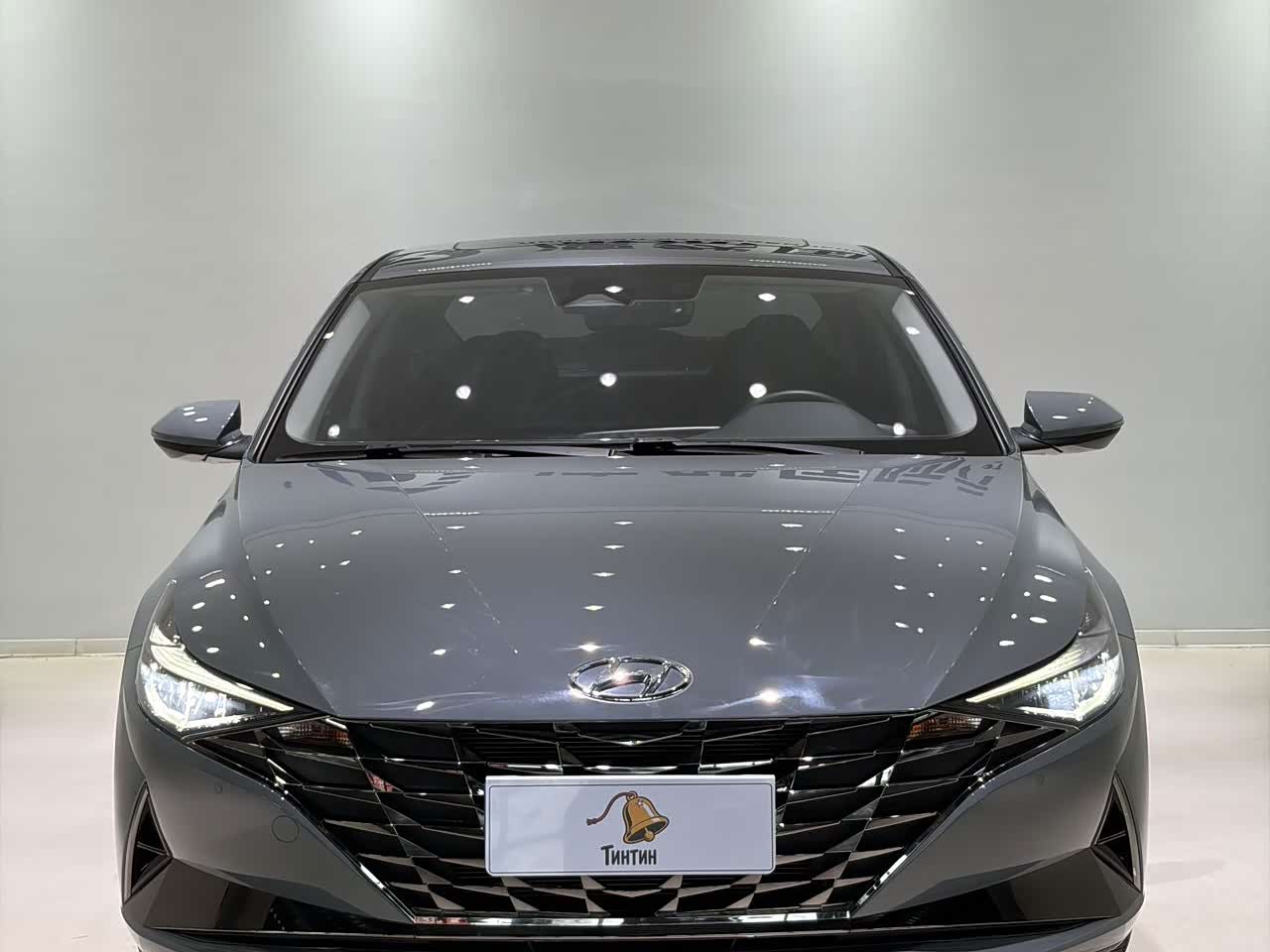 Hyundai Elantra 1.5 л 2023 г. Серебристо-серый, пробег 23000 км