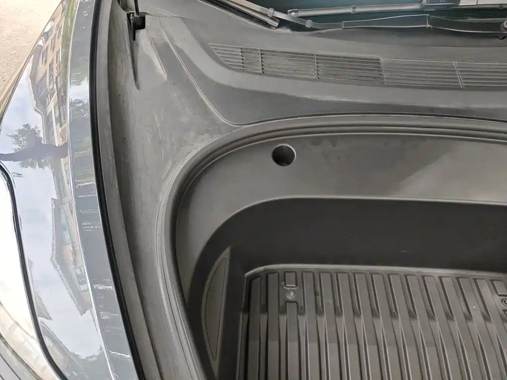 Tesla Model 3 — миниатюра 22