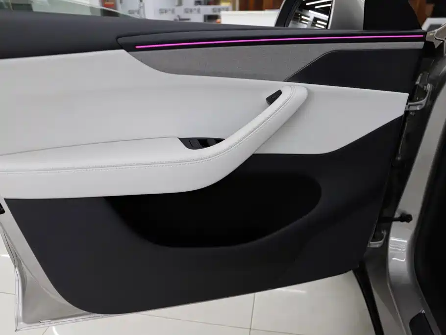 Tesla Model Y L — миниатюра 23