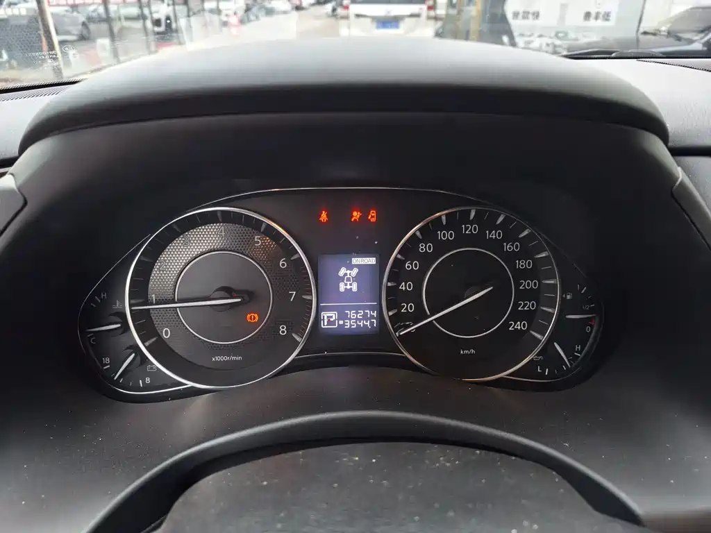 Nissan Patrol — миниатюра 6
