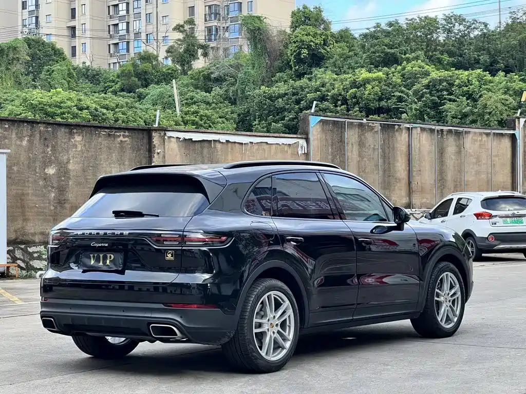 Porsche Cayenne — миниатюра 5