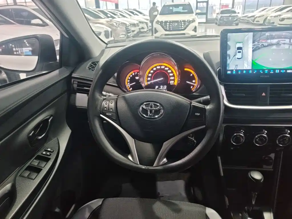 Toyota Yaris L — миниатюра 11