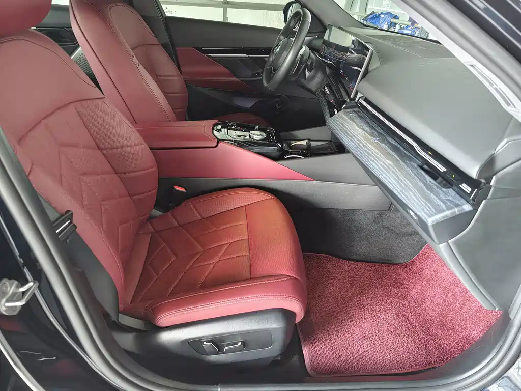 BMW 5 Series — миниатюра 8