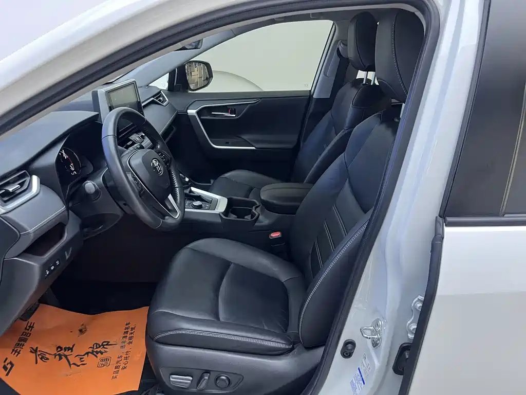 Toyota RAV4 — миниатюра 6