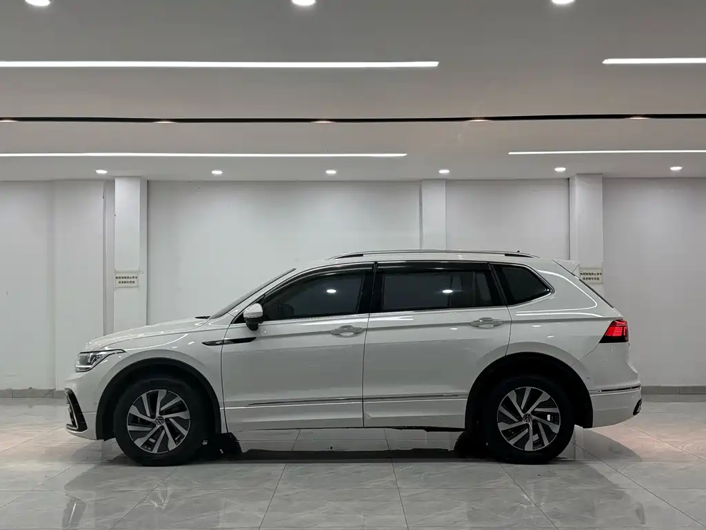 Volkswagen Tiguan L PHEV — миниатюра 19