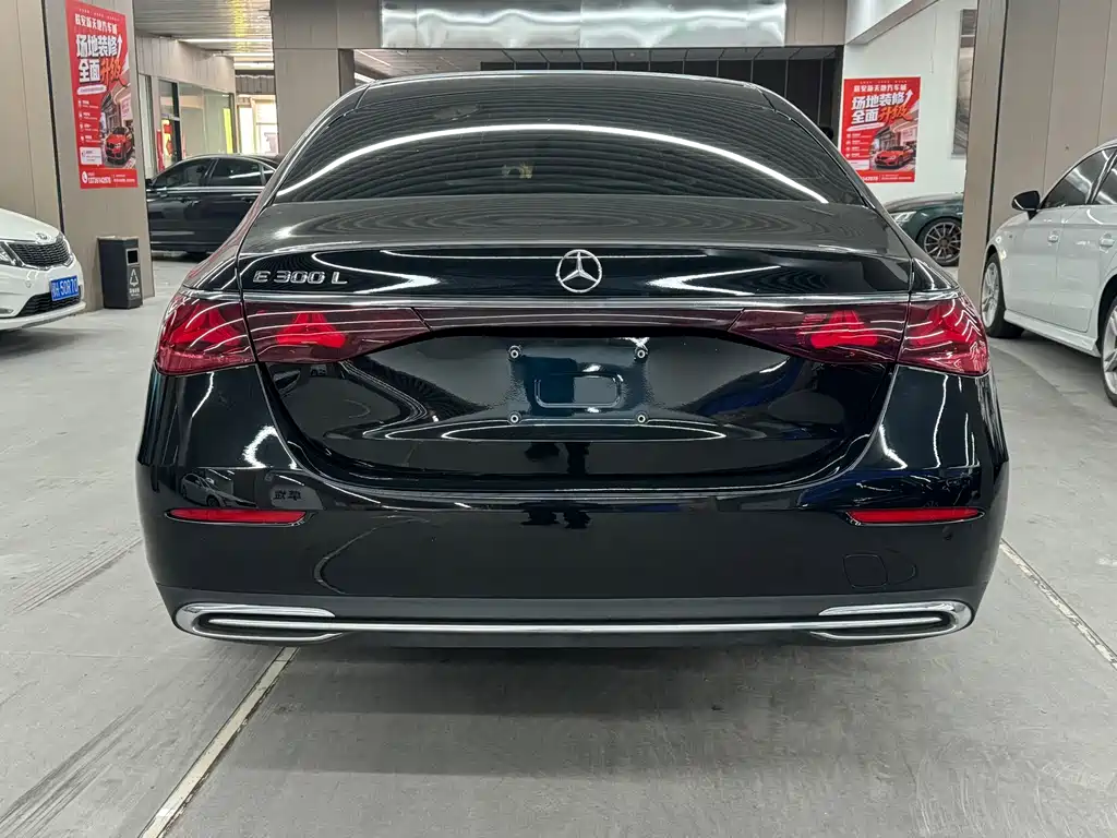 Mercedes-Benz E-Class — миниатюра 12