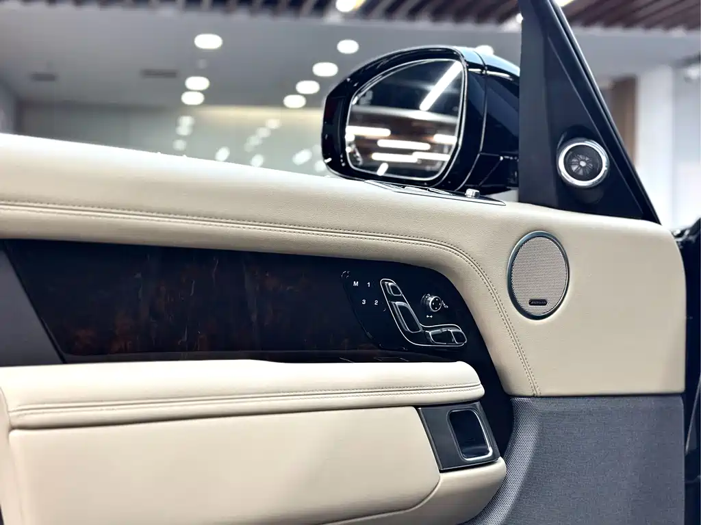 Land Rover Range Rover — миниатюра 5