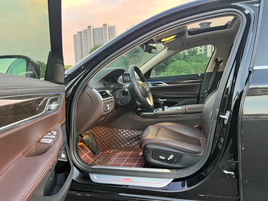 BMW 7 Series — миниатюра 17