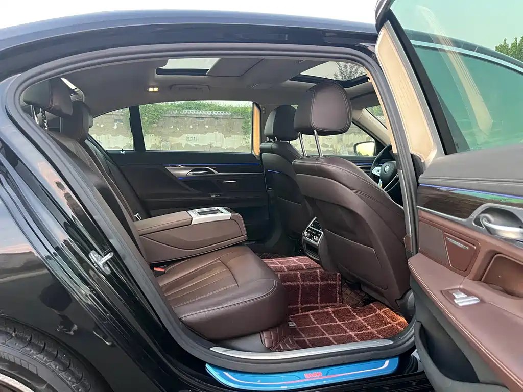 BMW 7 Series — миниатюра 20