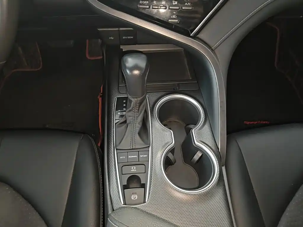 Toyota Camry — миниатюра 14