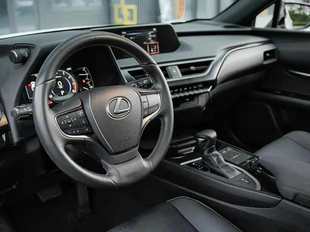 Lexus UX — миниатюра 9