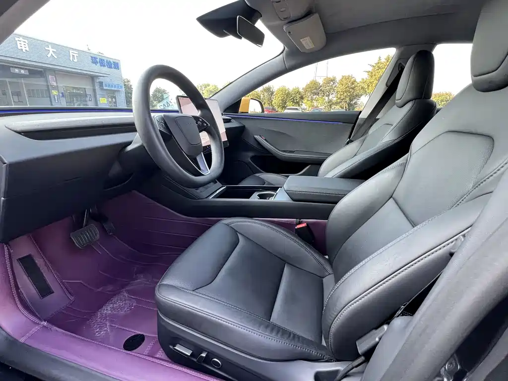 Tesla Model 3 — миниатюра 3