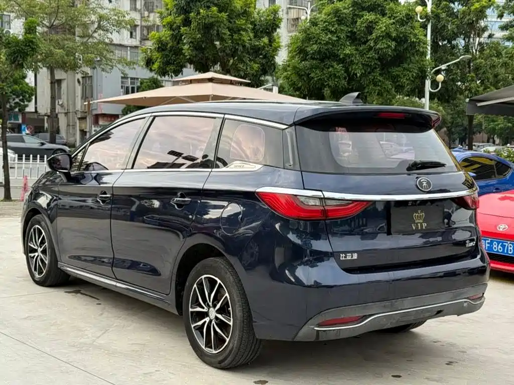 BYD MAX — миниатюра 4