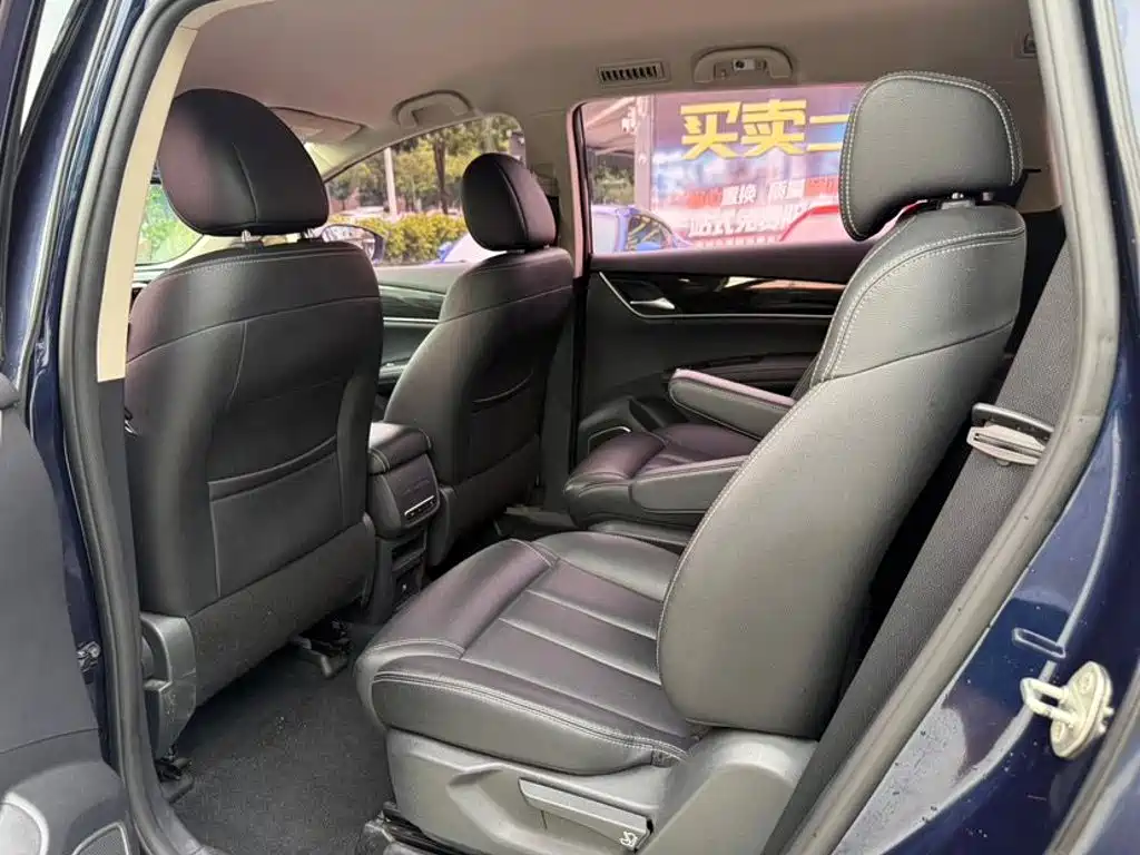 BYD MAX — миниатюра 9