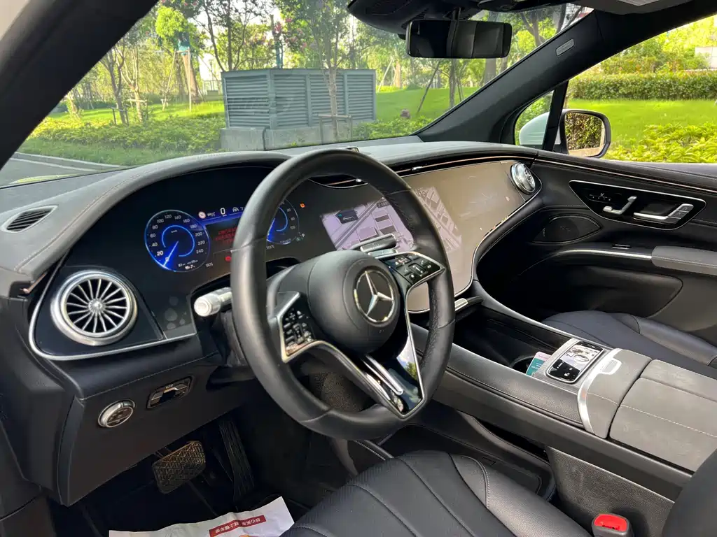 Mercedes-Benz EQS SUV — миниатюра 9