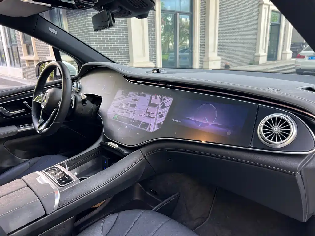 Mercedes-Benz EQS SUV — миниатюра 11