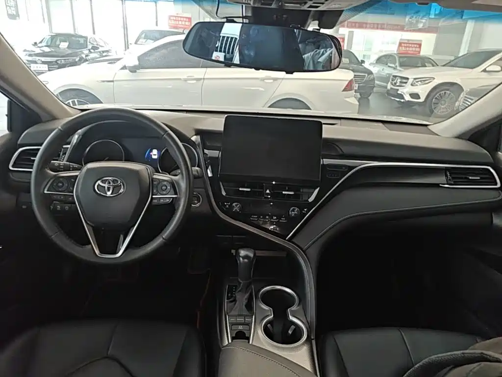 Toyota Camry — миниатюра 10