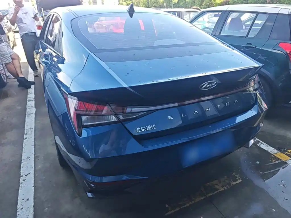 Hyundai Elantra — миниатюра 6