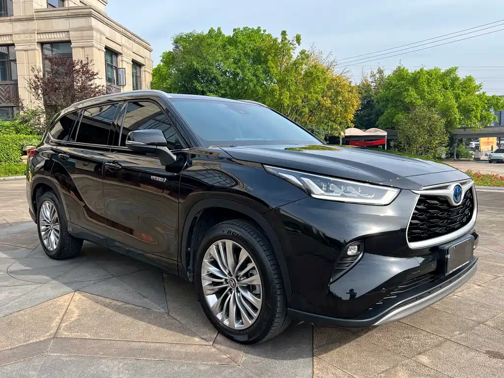 Toyota Highlander 2022 2.5L Luxury 7 мест