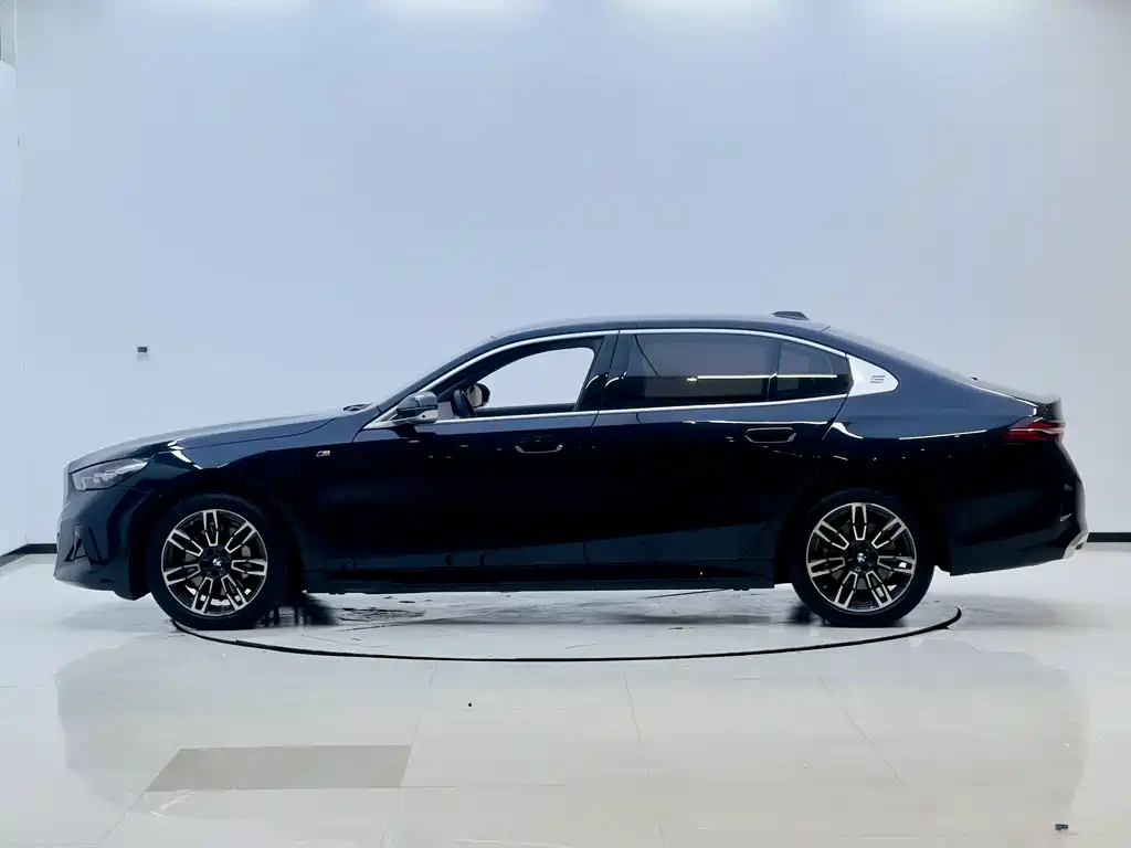 BMW 5 Series — миниатюра 3