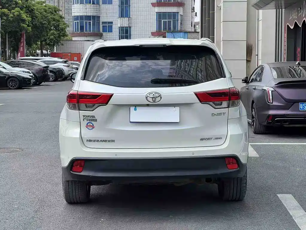 TOYOTA HIGHLANDER