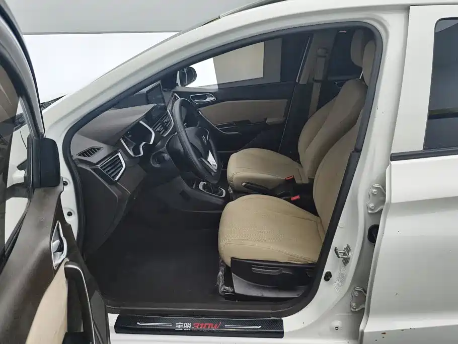 Baojun 310W — миниатюра 9